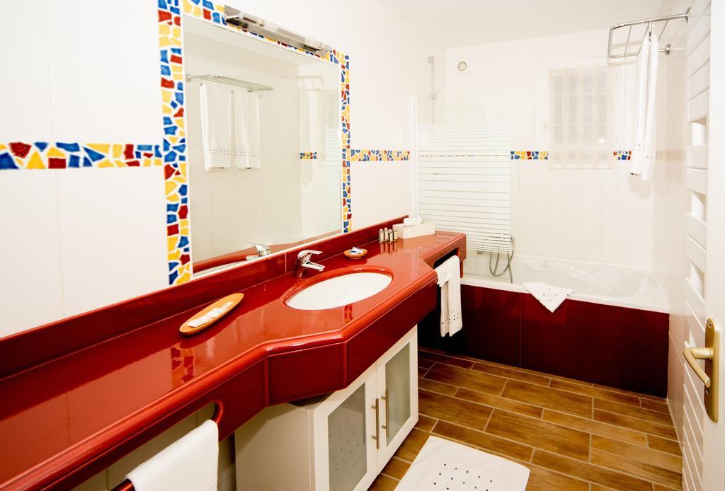 Les Chambres Du Restaurant Le Castellaras - Teritoria ฟายองซ์ ภายนอก รูปภาพ